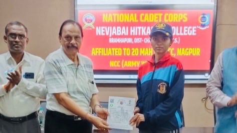 simplyabhie's tweet photo. Felicitation programme of Ex JUO Mayur Borkar &amp; Ex Cdt Kunal Neware &amp; distribution of ‘B’ &amp; ‘C’ Certificates to second and third year cadets.✨
Congratulations &amp; All the very best. 🎉👍

#ncc #nhcollegebramhapuri #20mahbnnccnagpur #b&amp;ccert #congratulations https://t.co/2QBoTnmpA2