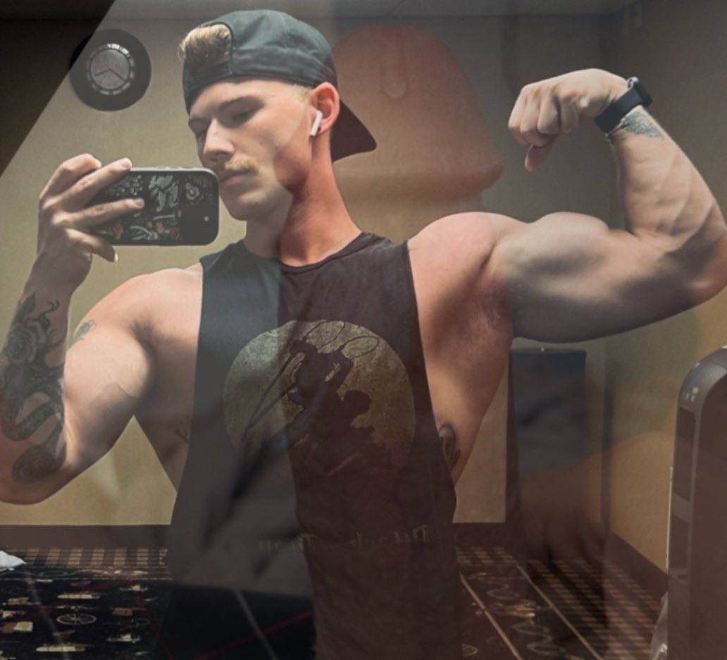 EliLBrown99's tweet photo. Gym Pump https://t.co/CRkvq2hUuY