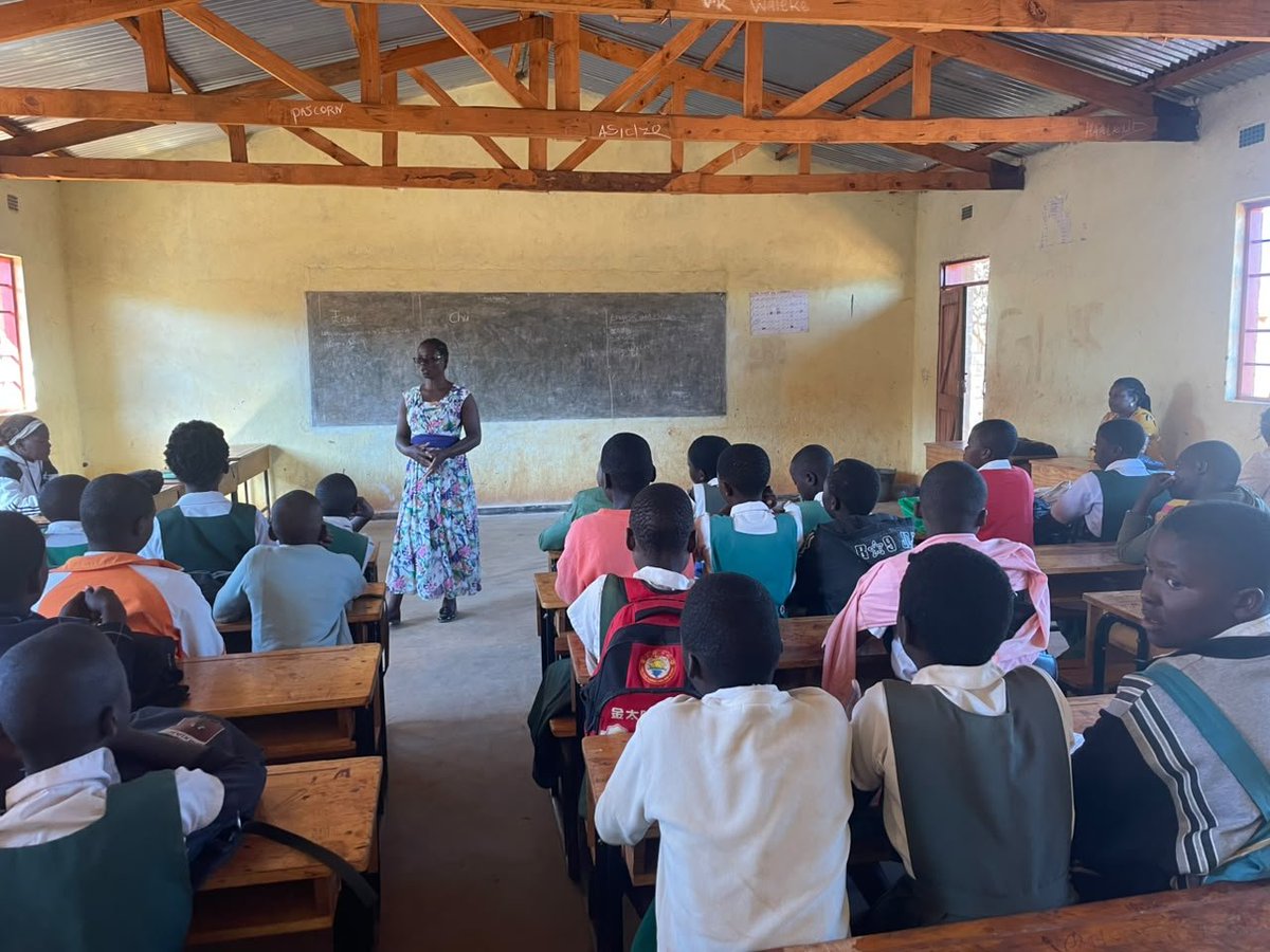 GOTLE_FM's tweet photo. We have launched Girls On The Lead clubs in 4 Kasungu primary schools safe spaces where girls speak freely, tackle early pregnancy & child marriage, lead climate action, and build life skills. When girls lead, everyone rises.
#GirlsOnTheLead #Kasungu #EndChildMarriage https://t.co/eZHFg1K0Ah