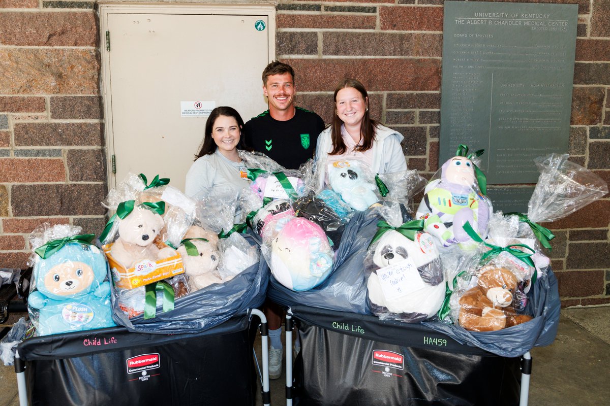 LexSporting's tweet photo. Yesterday, @pgoodrum22 helped drop off all 300+ bears to @KCHKids that were donated by fans during last month's Teddy Bear Toss!

Thank you to all who donated and helped brighten the spirits of the kids who need it most 🧸💚 https://t.co/IvzuHbJNTa