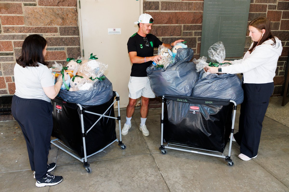LexSporting's tweet photo. Yesterday, @pgoodrum22 helped drop off all 300+ bears to @KCHKids that were donated by fans during last month's Teddy Bear Toss!

Thank you to all who donated and helped brighten the spirits of the kids who need it most 🧸💚 https://t.co/IvzuHbJNTa