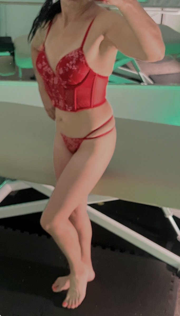 LauraEdmonton1's tweet photo. Hoping everyone had an ok Canada Day!!! 💋💋💋offering one of the deep tissues-chiropractic massages in Seton Calgary 587-357-4922 only text @cafreviews_com https://t.co/0euqNbW2HB