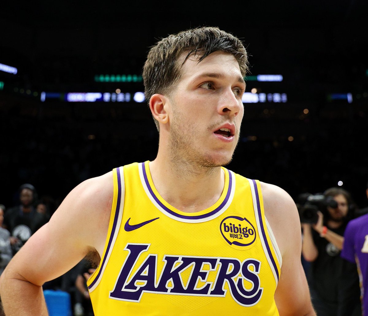 BronMuse's tweet photo. Oldest to youngest Players on the current Lakers roster:

28 — Reaves
27 — Ayton
27 — Sandro
27 — Sexton
27 — Luka
27 — Vando
26 — Grimes
25 — Knecht
24 — Kessler
24 — Laravia
22 — Thiero
21 — Bronny
21 — Carr https://t.co/SjUkYqYC8O