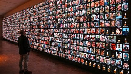 jeremo12's tweet photo. 1000 jours depuis le 7 octobre. 

Le temps n’efface rien. Il rappelle les vies fauchées, les familles brisées, la tristesse et l’indicible colère.

Je pense aux 1180 martyres.

Aux femmes violées, aux enfants kidnappés, aux aînés massacrés.

Qu’ils reposent en paix. 🇮🇱🕯️🙏 https://t.co/Yiv9yXqcBu