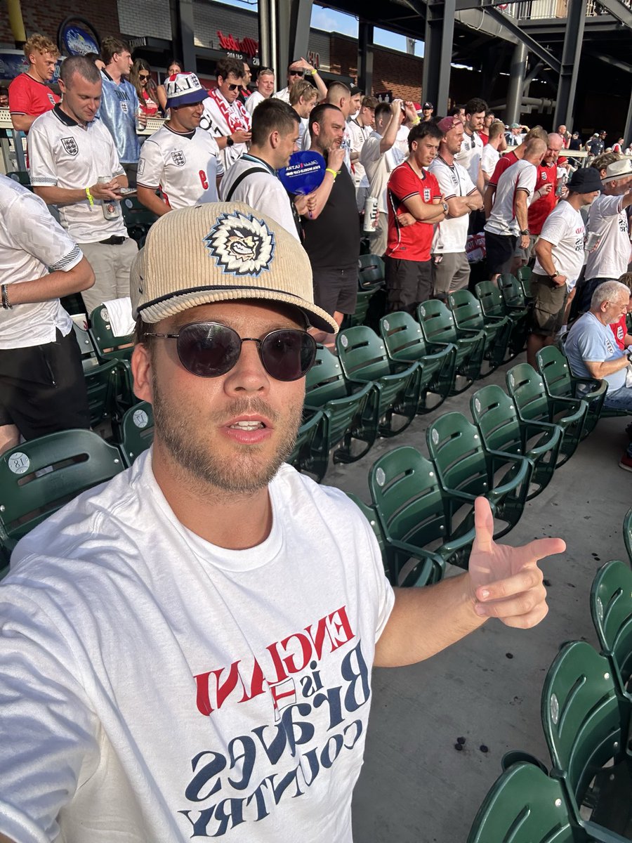 gobirdsmetro's tweet photo. Me and my buddies were stopping thru ATL and decided to hit the Braves game. 

Easily one of the best times I’ve ever had. Thanks for letting me and my pals join in on the fun. The “England in Braves Country” tshirt is the best souvenir of the trip. https://t.co/iXGP3wWpuK