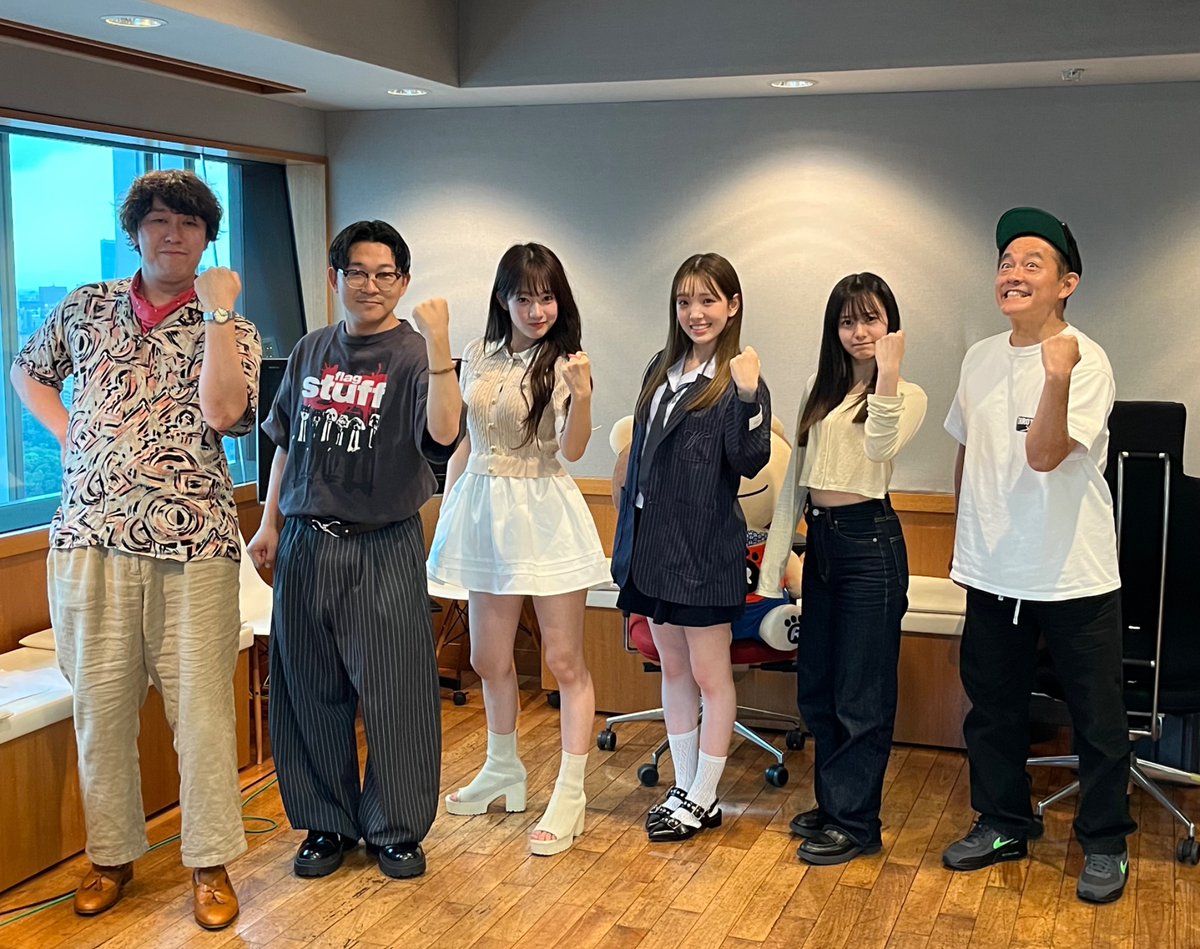 ebi_nanyanen's tweet photo. #えびちゅうなんやねん 今週もありがとうございました🦐

今回のポーズは、
千葉県 RN すー さん
「うちらの夏がはじまった！」ポーズです‼️

📱タイムフリーでradikoから聴けます
https://t.co/3KeTfoslGb

#えびちゅう
#オズワルド
#井戸田潤 https://t.co/9ZMfYTEmo1