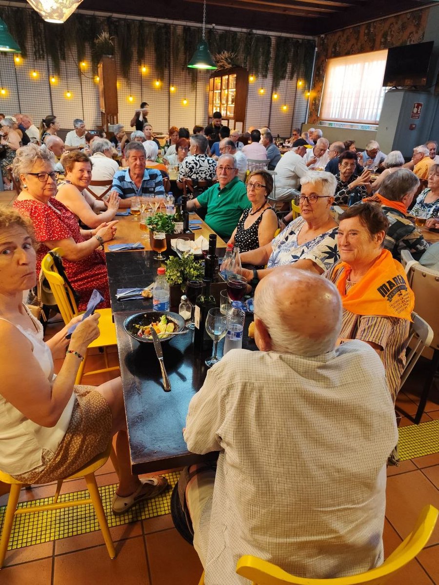 CoespeOficial's tweet photo. Comida de las Mareas Pensionistas de Catalunya para seguir cargando pilas 
Y encarando la Movilización del día 24 de Octubre https://t.co/1ZktuZjnHm