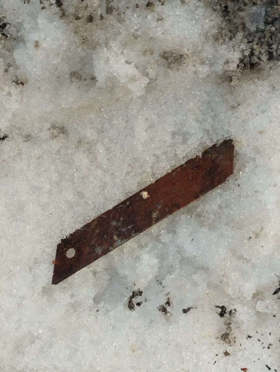 eveentuallys's tweet photo. is this safe to cut with? #shedtwt https://t.co/sPCHvy6UP0
