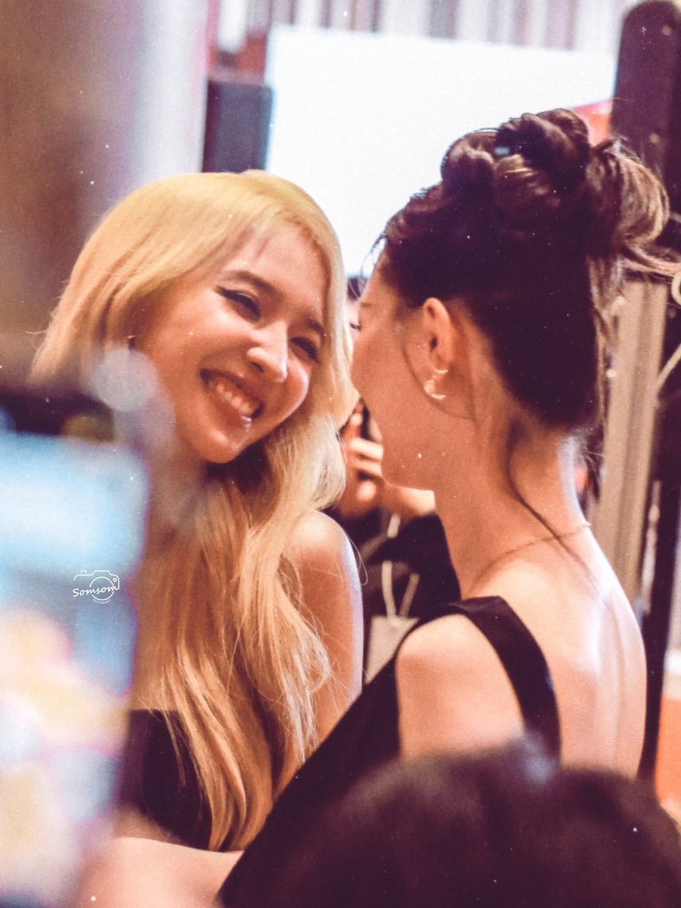 janurfavor's tweet photo. จิงจิงทนไหวได้ไง โคตรน่ารักเลยอะㅠㅠ https://t.co/LeQUA1oOoi