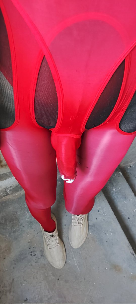xieyinxiunv's tweet photo. 你们肯定想象不到现在的sako对着自己的照片都可以发情w吸满了淫水废精的妖屌光是看一眼下面就要漏了w
一定很好吃吧，真想嗦一口w
我猜有这个想法的人不止我一个吧w竟然想吃一只丝袜婊子的雌猪占满了废精妖屌的可都是无药可救的变态哦
#sissy #婊子 #露出 #漏精 #丝袜 #连体丝 #丝袜婊 #恋物 #雌堕 https://t.co/AH1vB7jps2
