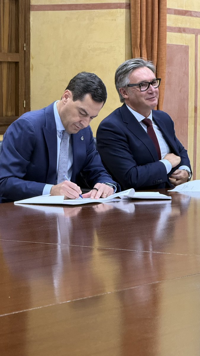 Carlosrch's tweet photo. El acuerdo de Gobierno de PP y Vox en Andalucía tiene este informe caritas. https://t.co/4iw5oUnvkr