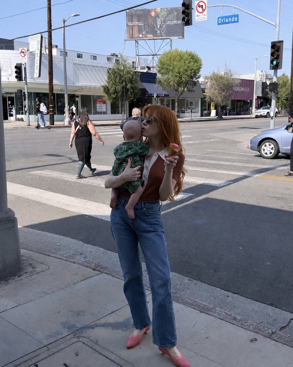 carlyraejepsen's tweet photo. Conveniently located at my fav gelato spot.🍦ecco un poco (try the strawberry + pistachio) https://t.co/XN1xgM6147