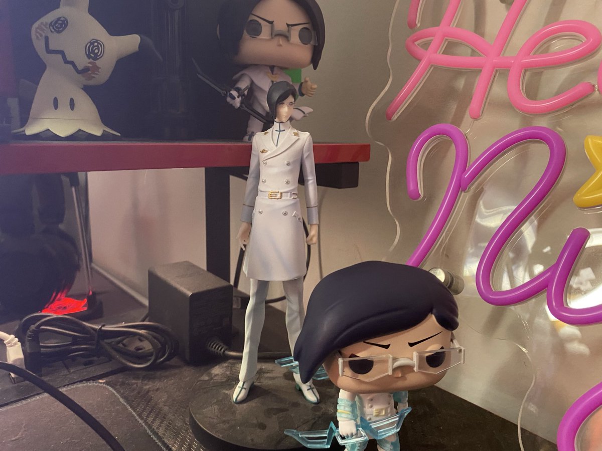 AvaligneVt's tweet photo. As for the other side of my desk 🤣 #bleach #bleachtybw #uryu #uryuishida https://t.co/etC0DDdbEt