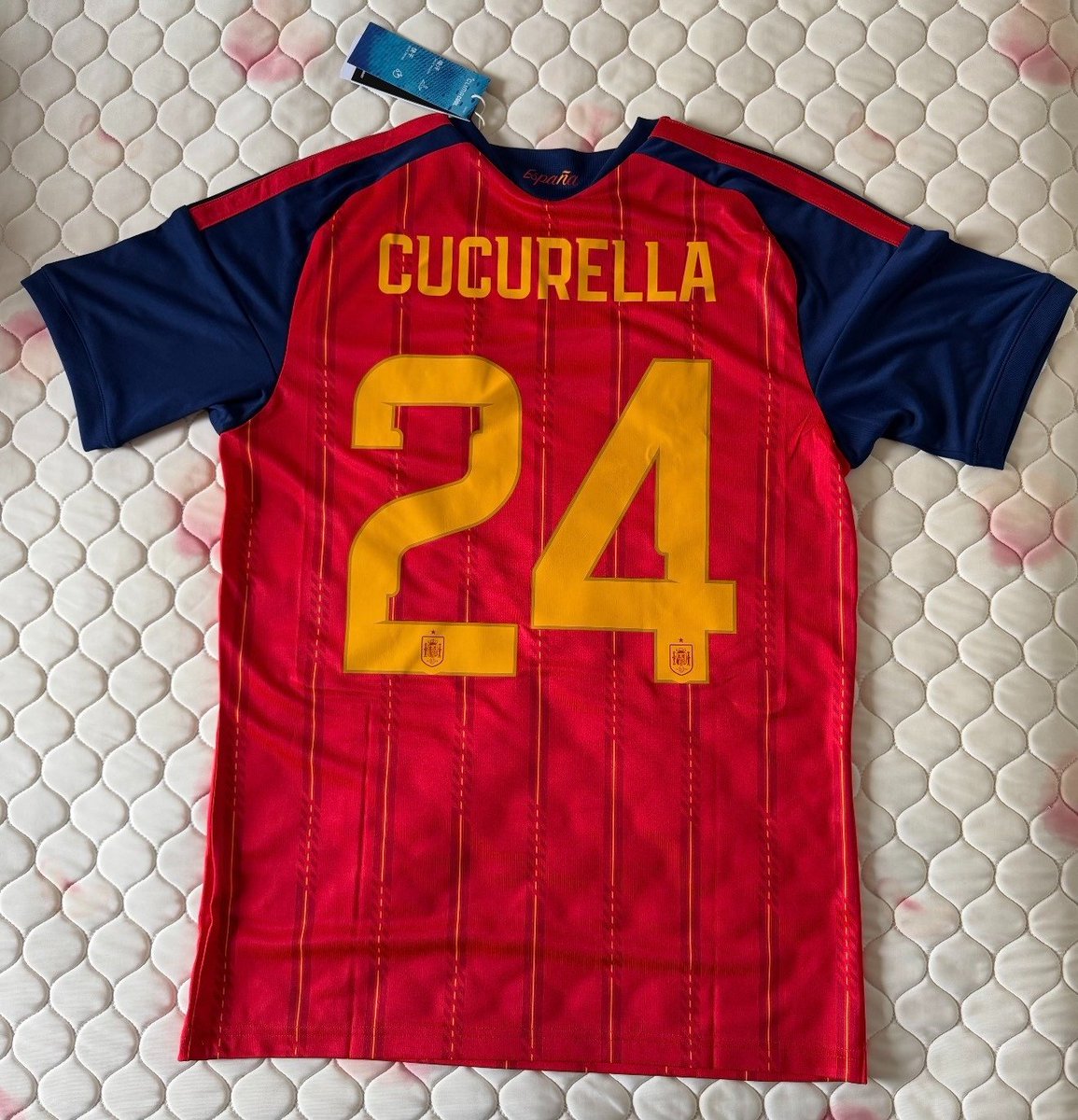 Torren___'s tweet photo. Cucu Cucurella se come una paella. Camisetón del defensa de la Selección española. Ya la tenía en mente antes de su fichaje del Real Madrid. Me ha llegado rápido desde https://t.co/6grRh1oQM4 Fiable y con buena comunicación. Camiseta de calidad de mis amigos de @Cheapftball666. https://t.co/jLdBuB3XQJ