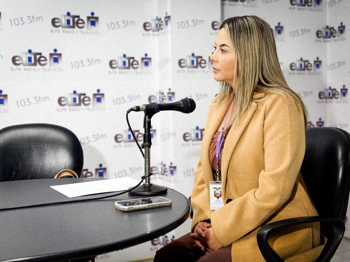 HGLatacunga's tweet photo. Nuestra Gerente, Mgs. Erika Chingo Esquivel, participó en entrevista para informar a los cotopaxenses 🏥  
Se abordaron temas clave: el proceso de donación de órganos ❤️, la llegada de nuevo equipamiento para los servicios de Urología y Neonatología 🍼. https://t.co/nMDzK6FXhL