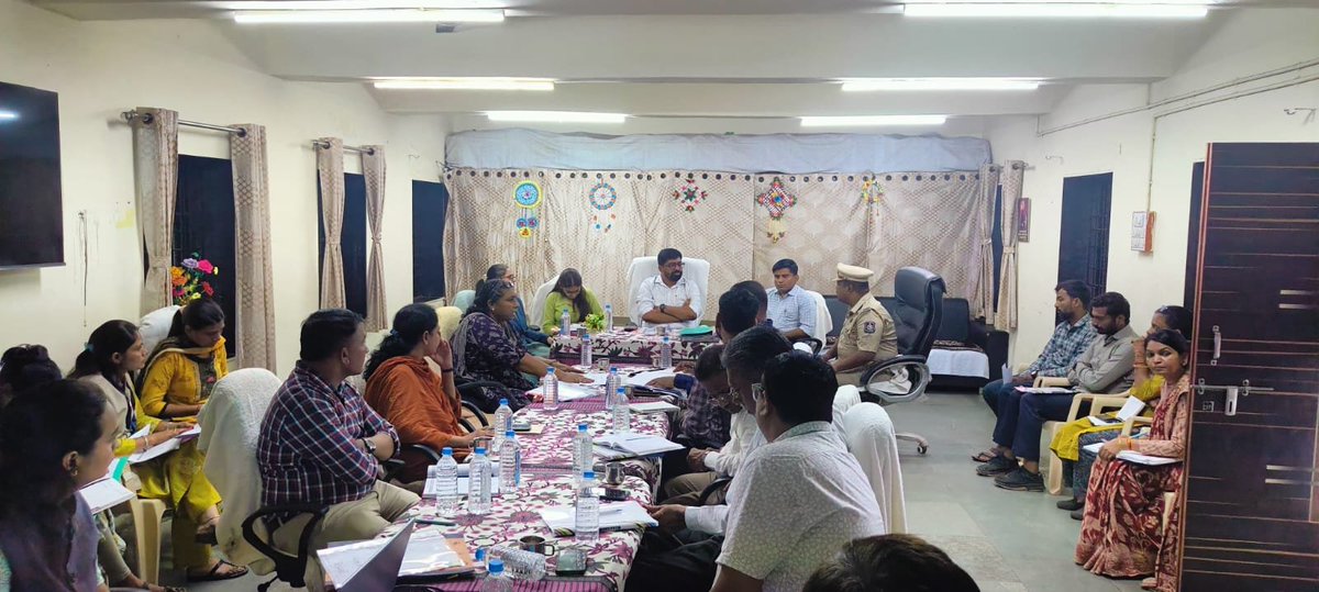 CollectorBharch's tweet photo. આજરોજ નારી સંરક્ષણ ગૃહ ભરૂચ ખાતે નારી સંરક્ષણ ગૃહની જિલ્લા વ્યવસ્થાપન સમિતિ બેઠક તેમજ 'સખી' વન સ્ટોપ સેન્ટરની જિલ્લા વ્યવસ્થાપનની બેઠકની સમીક્ષા કરવામાં આવી.
@CMOGuj @InfoGujarat @revenuegujarat https://t.co/4q4dMFLDdd