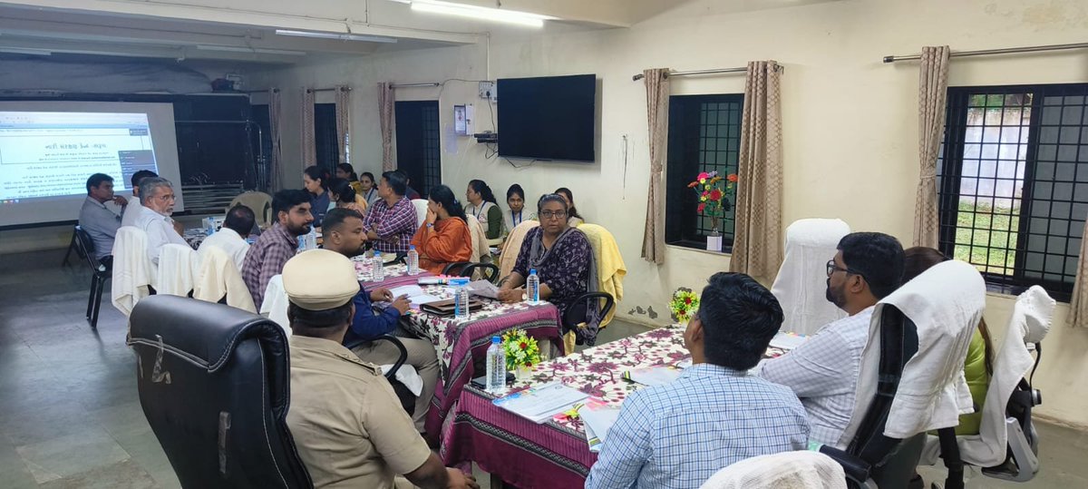 CollectorBharch's tweet photo. આજરોજ નારી સંરક્ષણ ગૃહ ભરૂચ ખાતે નારી સંરક્ષણ ગૃહની જિલ્લા વ્યવસ્થાપન સમિતિ બેઠક તેમજ 'સખી' વન સ્ટોપ સેન્ટરની જિલ્લા વ્યવસ્થાપનની બેઠકની સમીક્ષા કરવામાં આવી.
@CMOGuj @InfoGujarat @revenuegujarat https://t.co/4q4dMFLDdd