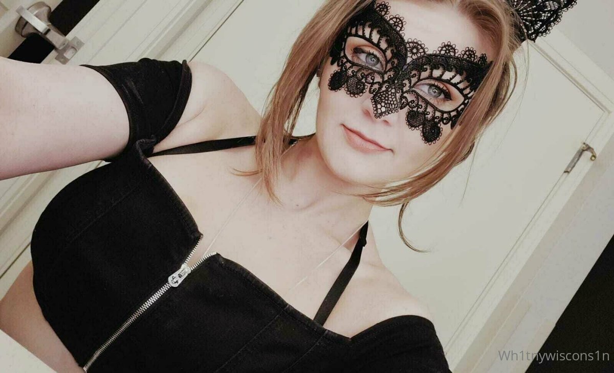 WhitneyWistn's tweet photo. Cat girl or a dog girl ? Yes or No let’s see who knows what i prefer to be called 🙃 https://t.co/ytg9e376TC