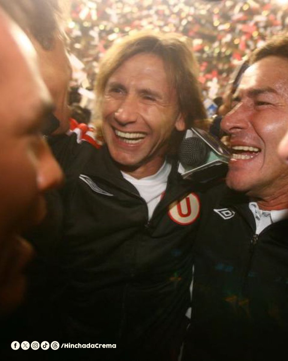 hinchadacrema's tweet photo. 🏆🔙 📜 #𝗛𝗶𝘀𝘁𝗼𝗿𝗶𝗮𝗖𝗿𝗲𝗺𝗮 | Un día como hoy en el 2008, Universitario se consagra ganador del Torneo Apertura tras vencer a Cienciano por 3 - 1 en el Estadio Monumental. Los goles fueron de Héctor Hurtado, Jorge Araujo y Mayer Candelo (penal). https://t.co/db4ID51zgX