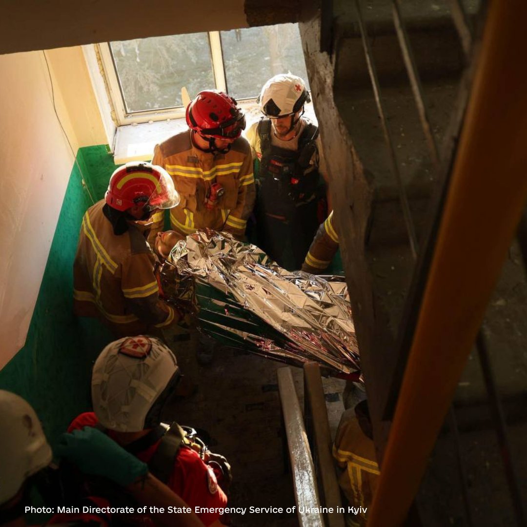 Leleka_FDN's tweet photo. Kyiv endured another deadly night.
Russia attacked with drones and missiles.
💔 18 killed
🚑 86 injured, including 2 children
Homes, a hotel, and an ambulance station were damaged. Medics were among the injured.
🕯️ Eternal memory to the victims.
#KyivUnderAttack #StandWithUkraine https://t.co/qAwtZVJQiM