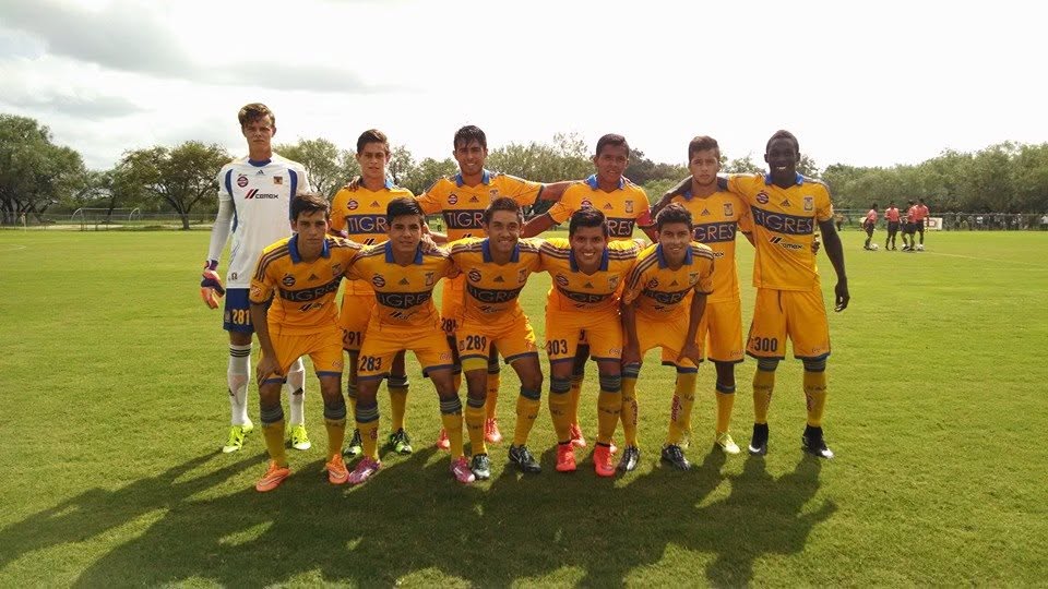 NostalgiAscenso's tweet photo. Un muy joven Julián Quiñones portando el número 300 con la sub-20 de Tigres UANL, equipo al que llegó al futbol mexicano en 2015. https://t.co/ty1oSfbWrY