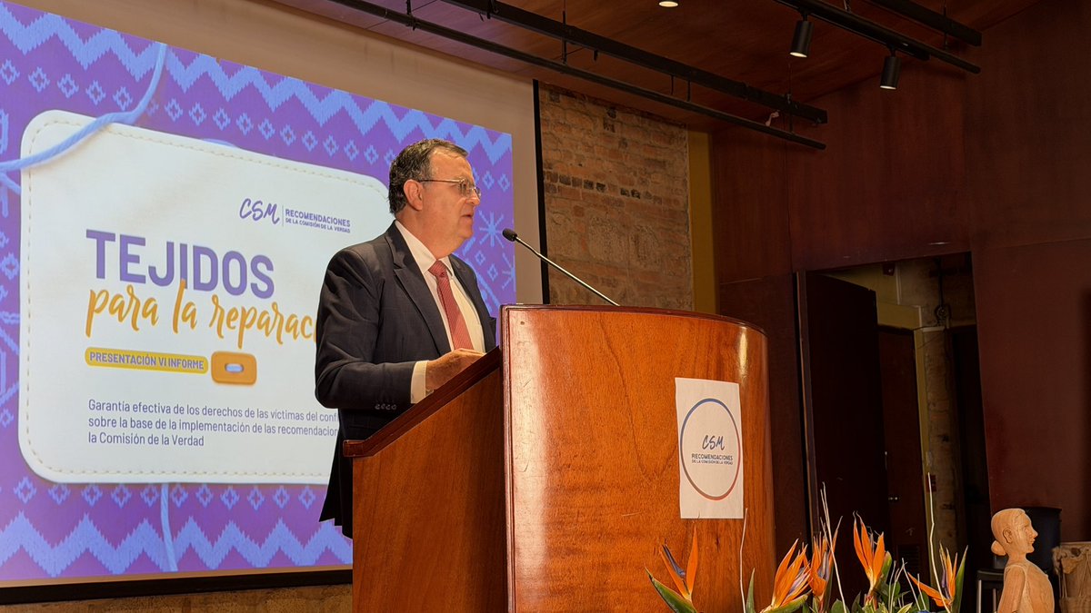 ComiteVerdadCO's tweet photo. Las recomendaciones de la @ComisionVerdadC siguen orientando el camino hacia la garantía de los derechos de las víctimas. Durante la presentación del #VIInformeCSM, el presidente de la @JEP_Colombia , Alejandro Ramelli, señaló:
“No estaríamos aquí sin ustedes: las víctimas. “ https://t.co/CzA0XqRzBs