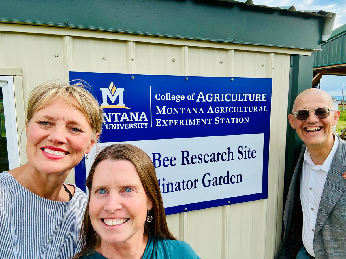 ProjectApism's tweet photo. PAm’s Executive Director Danielle Downey and Director of Regulatory Affairs Izzy Hill attended the 16th International Conference on Pollinator Biology, Health, &amp; Policy at Montana State University. It was an amazing time and great to learn from the diverse amount of experience. https://t.co/KO4mcAvejf