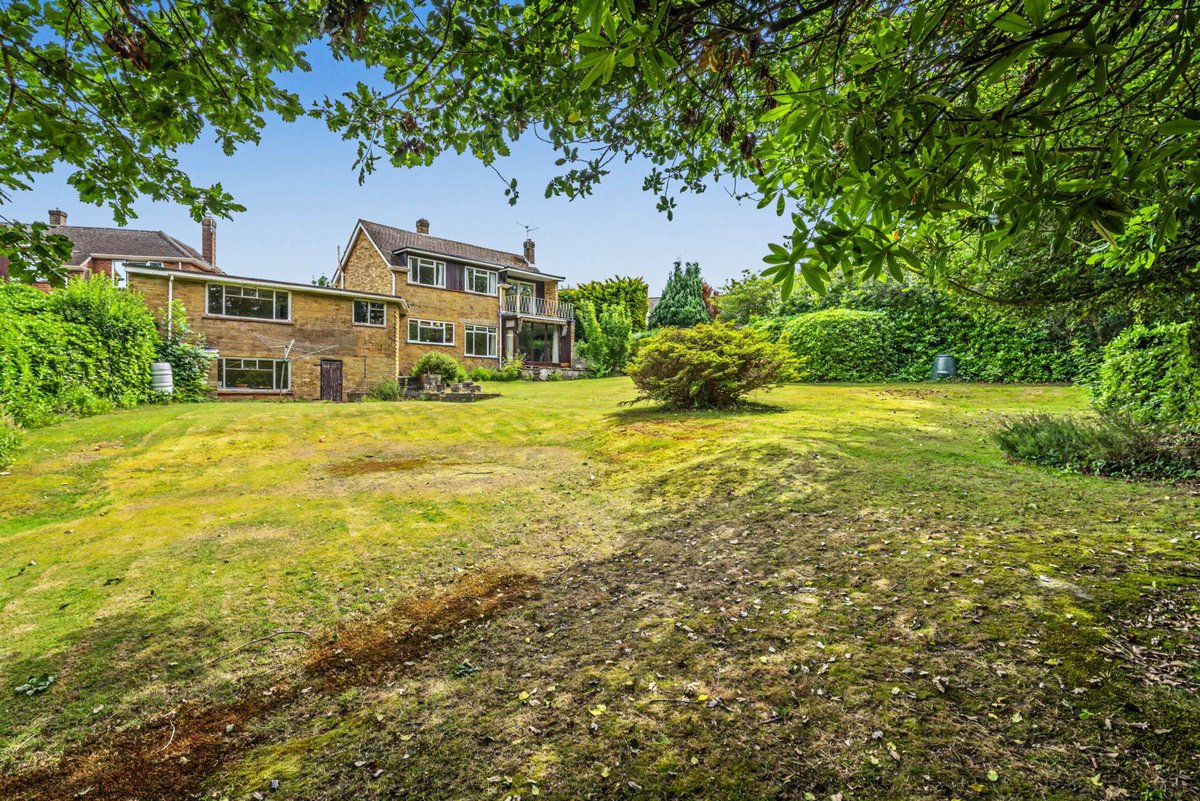 FlyingFishUK's tweet photo. COMING SOON IN TUNBRIDGE WELLS! GUIDE PRICE £800k: Spacious 3-bedroom house with development opportunities in sought after area
.
.
.
#tunbridgewells #tonbridge #bidborough #southborough https://t.co/jFhAP1XOZX