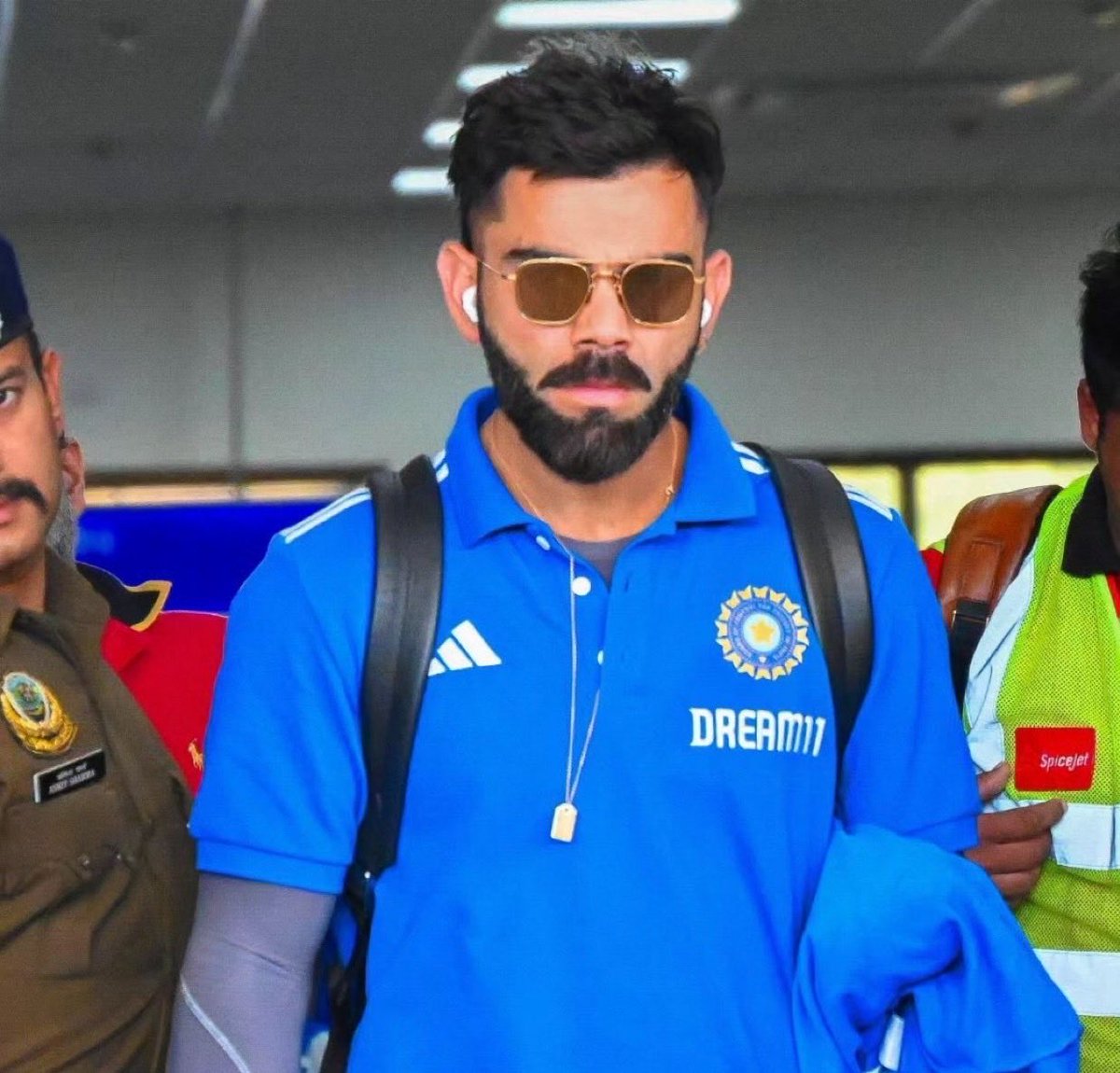 mufaddal_vohra's tweet photo. Virat Kohli has overtaken Kim Kardashian to become the 11th most-followed person on Twitter/X. https://t.co/UldH5Him42