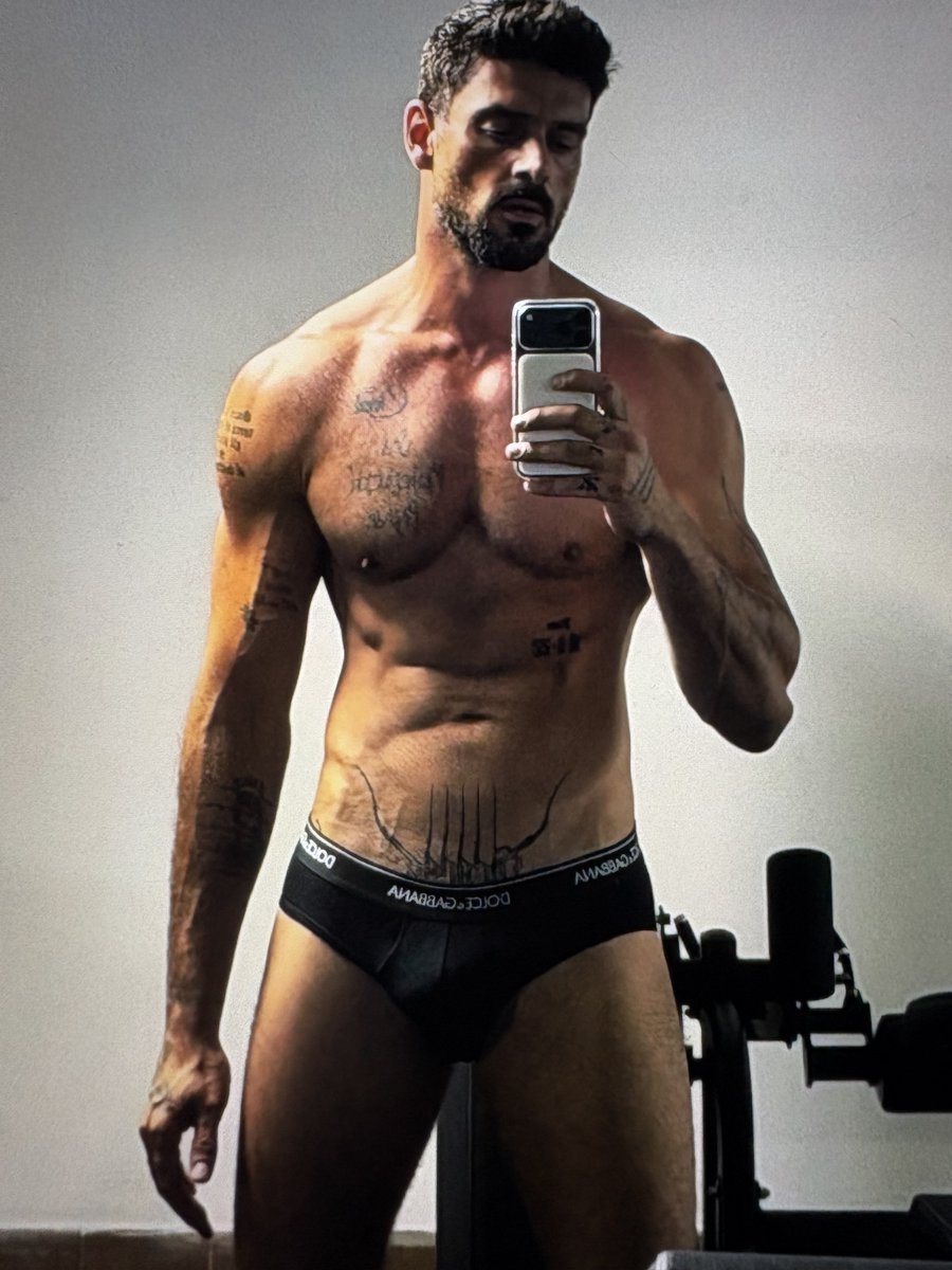 _celebritybulge's tweet photo. https://t.co/Sa3d0ycsqE