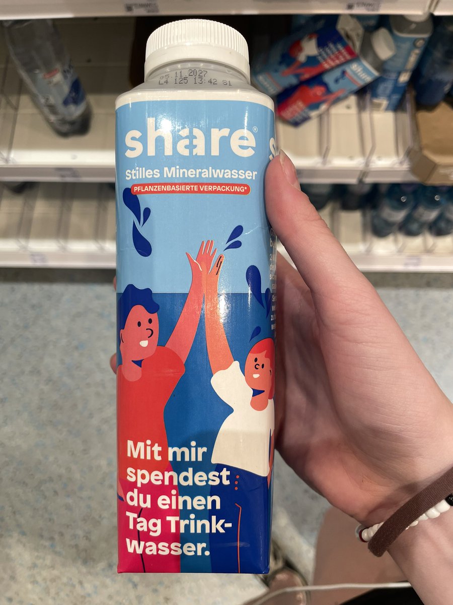 mnjikook's tweet photo. So is this the tetra pak the will allow inside Allianz arena in münich for the BTS concert? Someone help me idk what a tetra pak is😭 https://t.co/ITW1SMOENH