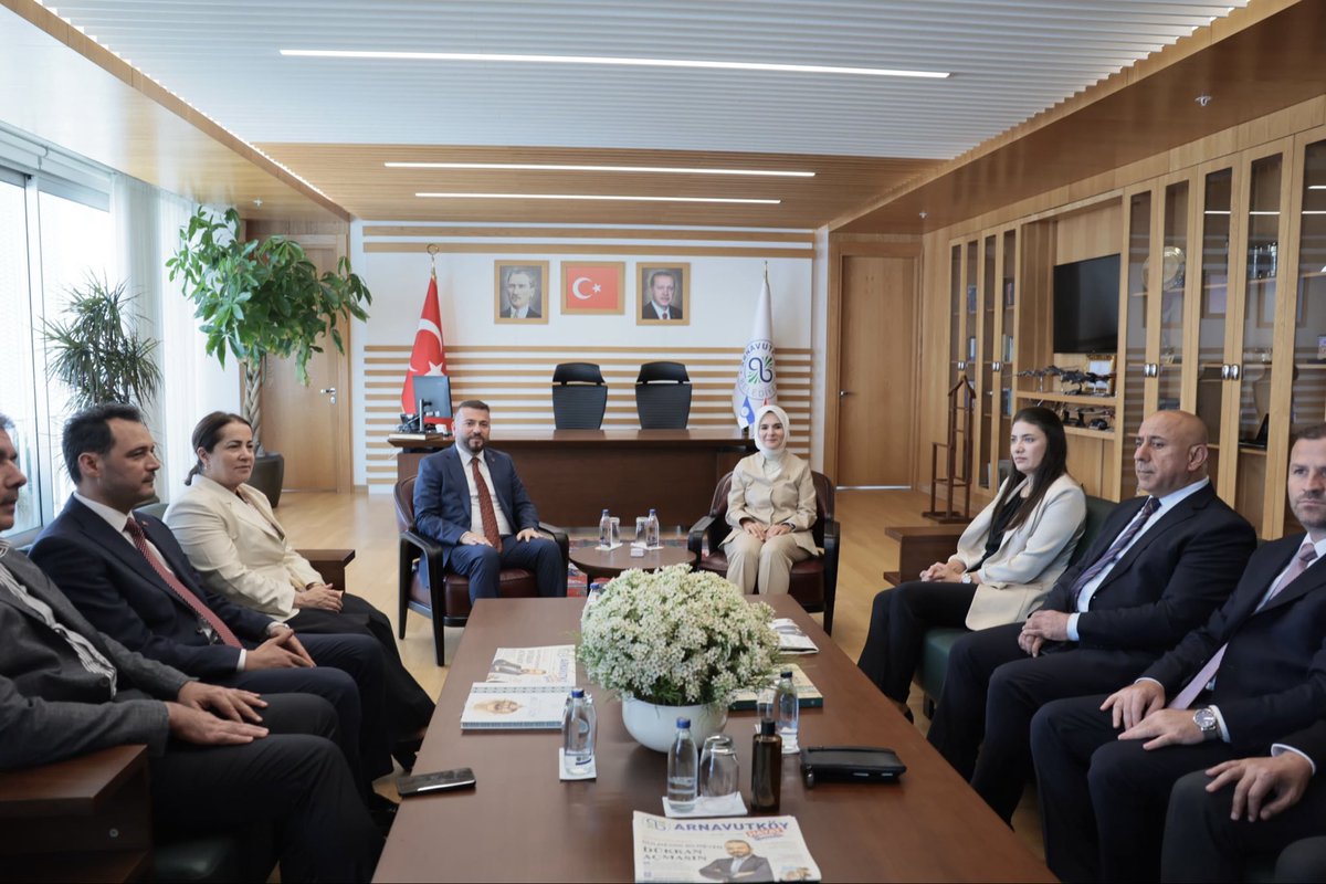 MahinurOzdemir's tweet photo. 📍İstanbul

Arnavutköy Belediyesini ziyaret ederek Belediye Başkanımız Sn. Mustafa Candaroğlu ile bir araya geldik.

Görüşmemizde, “Aile dostu Arnavutköy” anlayışıyla hayata geçirilen çalışmaları, çocuklarımız ve ailelerimiz için yürütülen projeleri değerlendirdik.

Yerel yönetimlerimizle birlikte hanelerimizin huzuru ve çocuklarımızın mutluluğu için kararlılıkla çalışmaya devam edeceğiz.