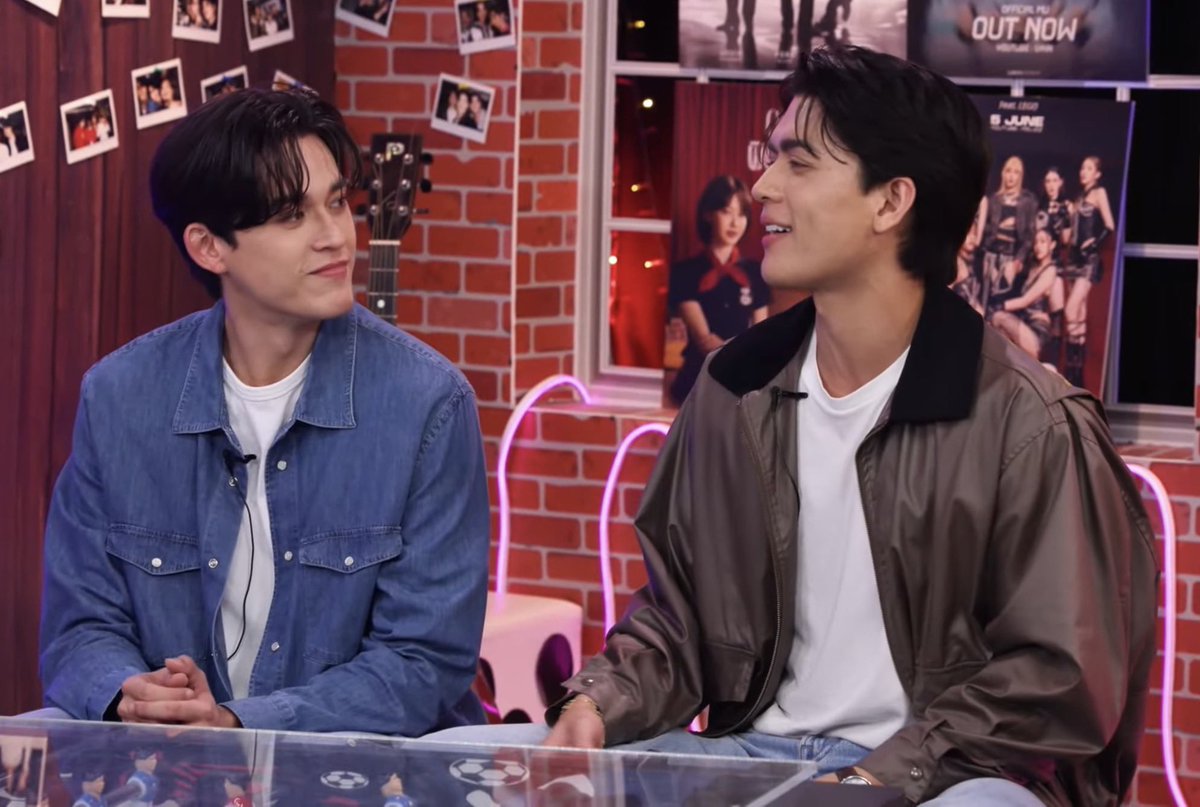 countingG123's tweet photo. Love in the air 
 we miss joss but it look like gawin also miss his boyfriend 🥹 so cute 🥺🫣😊
JG CONCERT LIVE HOUSE

#GMMTVLiveHouse
#JossGawin https://t.co/I8ioivYrhO