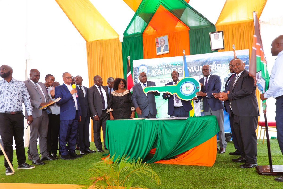 VihigaCountyGov's tweet photo. Kaimosi has officially been conferred Municipality Status after @Gov_Ottichilo signed its Municipal Charter at Kaimosi TTC. The milestone will enhance planning, service delivery, infrastructure growth, investment opportunities and public accountability for residents. https://t.co/p6GuM4Hr11