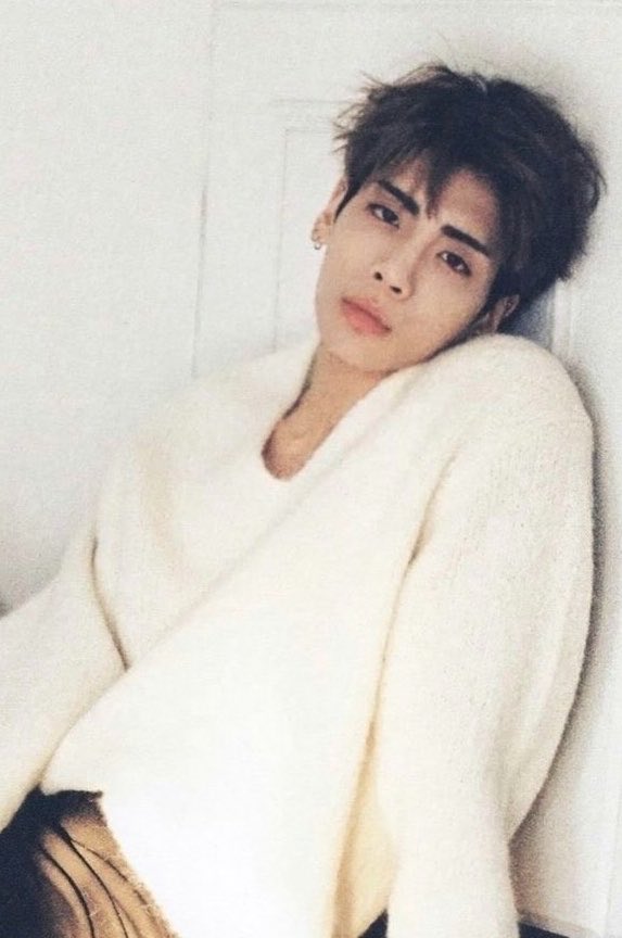 xoalsox_base's tweet photo. #TAEMIN chose his fellow SHINee member JONGHYUN as the artist he would love to share a stage with. He added that he respect JONGHYUN so much. 

The information was shared in the newest interview done after his set at BST Hyde Park. https://t.co/RMgjs4i02k