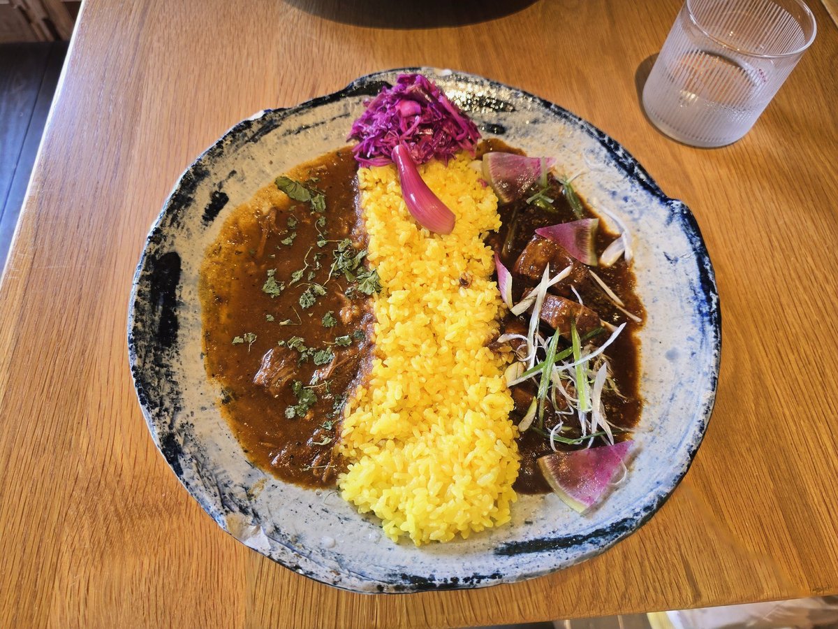 hamaster3's tweet photo.
この休日のランチは茨城県大洗の
『CURRY HOUSE KURAGE』で
"2種合いがけカレー"🍛と
"奥久慈たまごの贅沢プリン"🍮
をいただきました。
#茨城県大洗 #ランチ
#KURAGE #カレーハウス
#合いがけカレー #アチャール
#美明豚 #ポークビンダルー
#角煮カレー https://t.co/vUnEQycORW