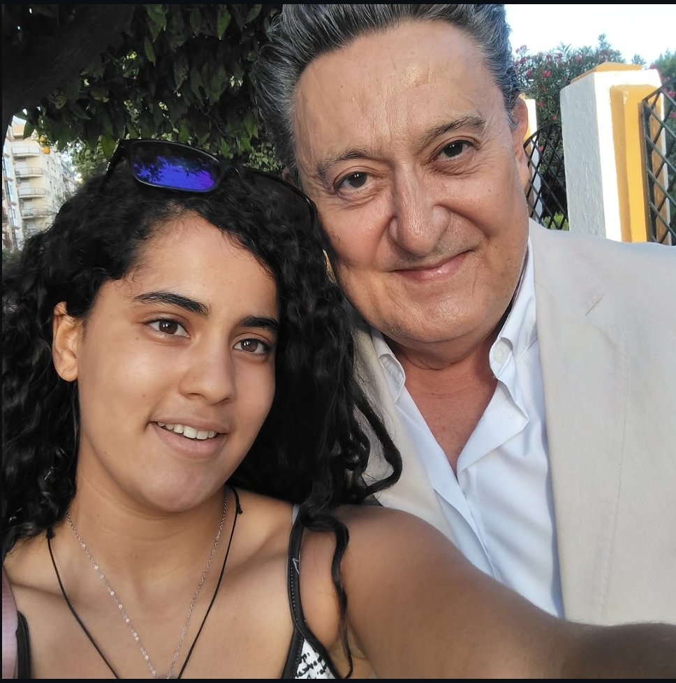 Bouchra565474's tweet photo. Un día cualquiera después del gimnasio y voy y me lo encuentro increíble jajajaja https://t.co/vPPIWTFo4e