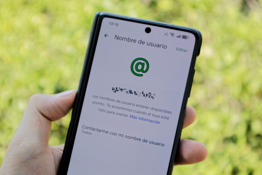 Kalixhn's tweet photo. #WhatsApp ha introducido nombres de usuario para facilitar el contacto sin necesidad de compartir números de teléfono, lo que también permite a la plataforma unificar cuentas con redes sociales como Instagram y potencialmente dirigir publicidad personalizada. #mobile https://t.co/lnqf7TsDpZ