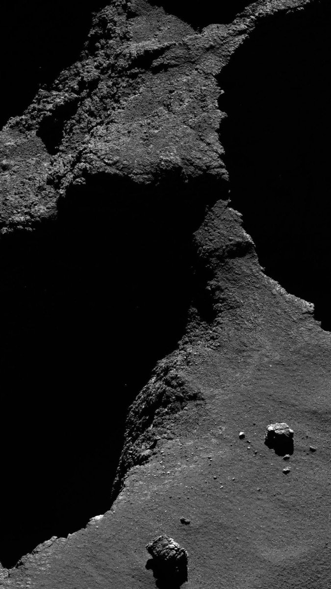 astro_jaz's tweet photo. this is the surface of a comet. 

yes, a COMET. https://t.co/5hpc5SuTV8