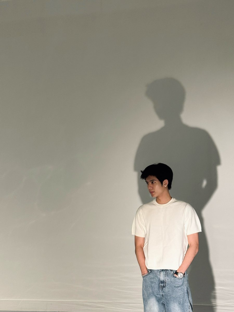 Janny_WK's tweet photo. ราชาเงา ซองจินดรณ์
หล่อยันเงาเลยครับ
#DORN #佑泷 #DornKhumraj
#NexT1DE_DORN #NexT1DE https://t.co/ITsCyjGIw7