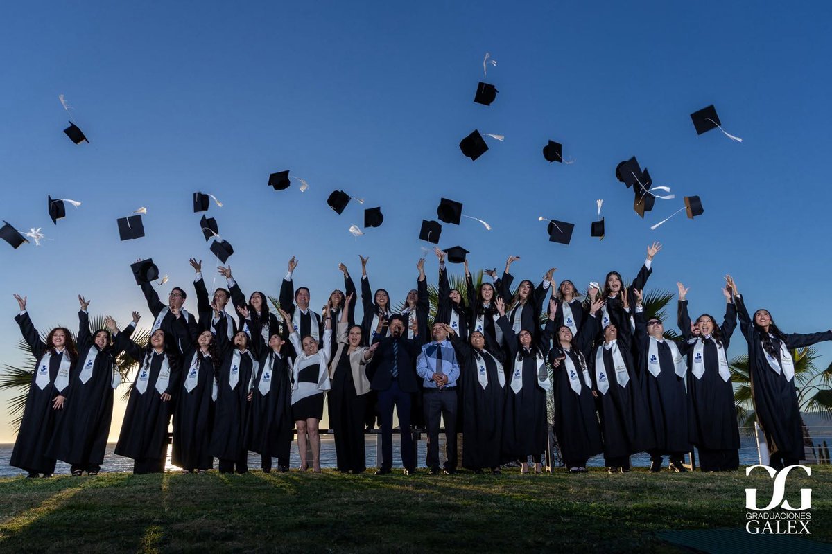cresonsonora's tweet photo. ✨🎓 ¡Egresaron nuevas y nuevos pedagogos de la UPN Guaymas! 🎓✨

La comunidad del plantel despidió a la generación 2022-2026 de la Licenciatura en Pedagogía, conformada por 25 jóvenes listas y listos para ejercer como profesionales de la educación. 👏 https://t.co/6UFc2l3tqd
