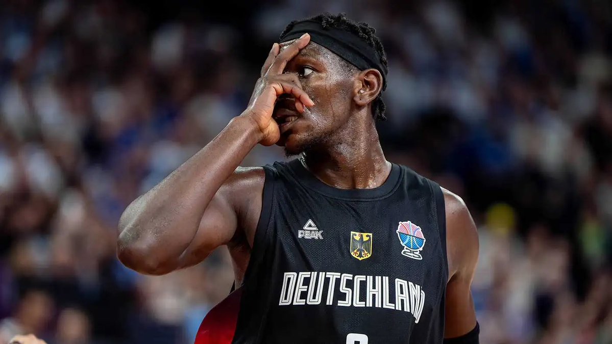 fcbbasketnews's tweet photo. 🚨🔵🔴 El @FCBbasket ha arribat a un acord amb Isaac Bonga i, si no hi ha cap contratemps d’última hora, l’aler alemany serà blaugrana.

Aquesta temporada a Eurolliga:
🏀 7,6p /4,6r / 1,2a / 9,8v.

🔥 Un dels jugadors més desitjats d’Europa escull el Barça davant altres ofertes. https://t.co/oiJDxtmcvX