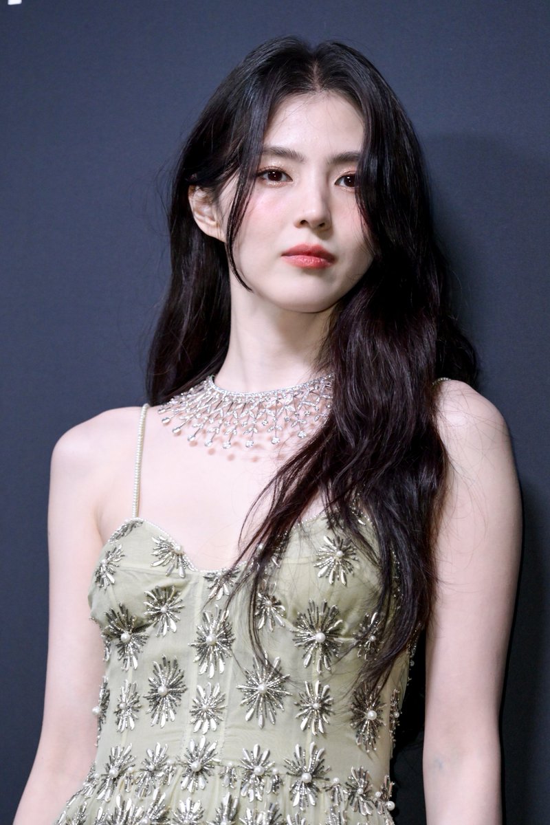 factualindexx's tweet photo. Han So-hee 🇰🇷 Dating History 👀

2017 — Acting debut 🎬
2018 — Private life 🔒
2019 — Private life 🔒
2020 — Dating rumors 👀 (unconfirmed)
2021 — Private life 🔒
2022 — Private life 🔒
2023 — Private life 🔒
2024 — Ryu Jun-yeol ❤️ (relationship confirmed)
2024 — Ryu Jun-yeol (split 💔)
2025 — Private life 🔒
2026 — Private life 🔒

Longest run: Ryu Jun-yeol (2024) ❤️

🧾 Reality Check:

• Ryu Jun-yeol is Han So-hee's only publicly confirmed relationship ❤️
• Their relationship was confirmed in March 2024.
• The couple announced their breakup later in 2024. 💔
• No other relationships have been publicly confirmed.