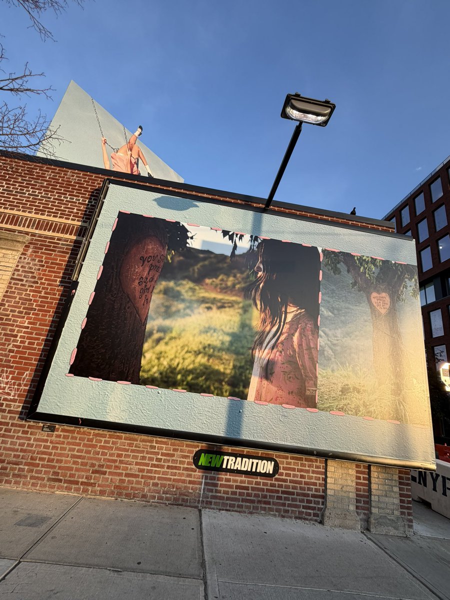 allamericantt13's tweet photo. the brooklyn wall showing the story of the chopped tree... oh! https://t.co/8evZjIyMsZ