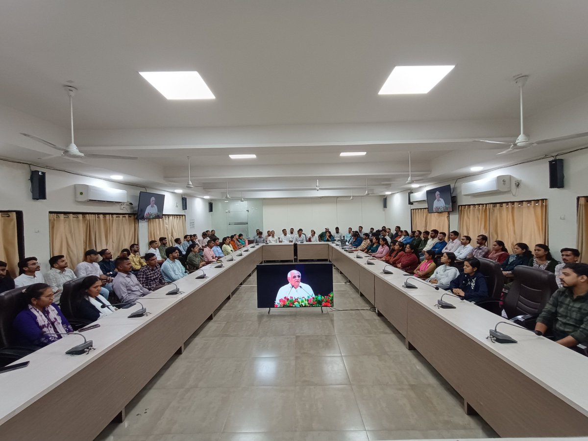 CollectorBharch's tweet photo. માન.મુખ્યમંત્રીશ્રીના અધ્યક્ષસ્થાને યોજાયેલા મહેસૂલી તલાટી વર્ગ-3 સંવર્ગના નવનિયુક્ત ઉમેદવારોને નિમણૂક પત્રો એનાયત કાર્યક્રમમાં વર્ચ્યુઅલી હાજરી આપી.

આ અવસરે ભરૂચ જિલ્લામાં નિયુક્ત થયેલ મહેસૂલી તલાટીઓને ફાળવણી પત્રો આપી,  શુભેચ્છાઓ પાઠવી.

@CMOGuj @InfoGujarat @revenuegujarat https://t.co/oZvaNIieBU