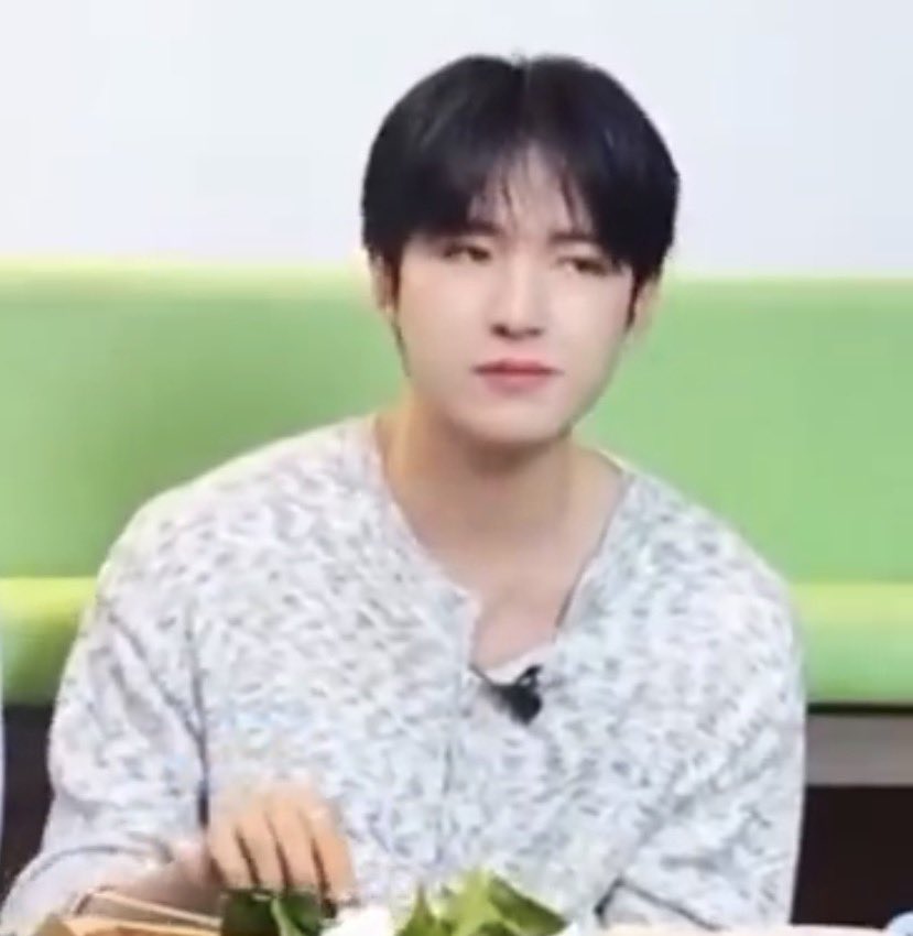 ddaengpueng's tweet photo. ~유유시 표정 삼단 변화~
1. ㅋㅋㅋㅋ변명하는거 웃기네 우희힇
2. 엥 잠만..;; 남자라고? 그 쌤이 남자였어?
3. ......그럼 가능하다는 의민가....(깊생)

이때부터였을까.. 이 남자를 꼭 룸메 삼으리라 결심한 게.... https://t.co/CZIuNspZBh