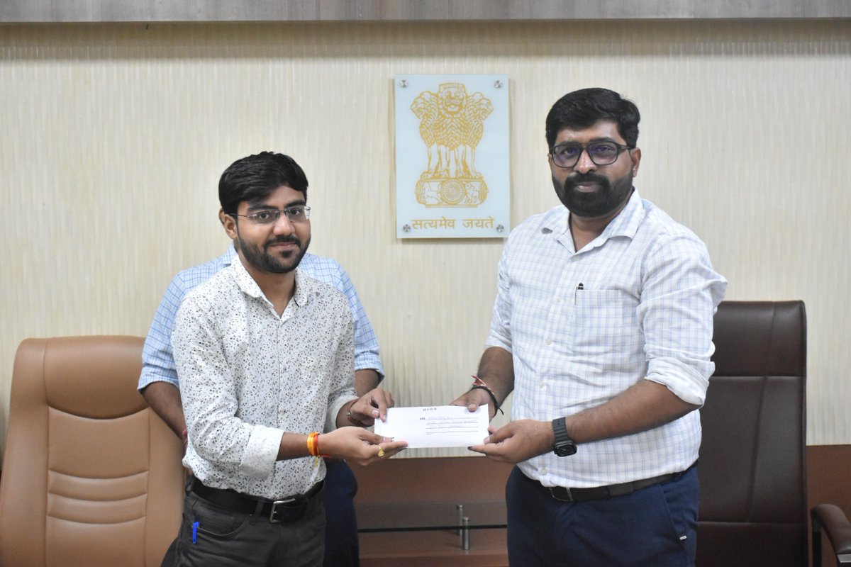 CollectorBharch's tweet photo. માન.મુખ્યમંત્રીશ્રીના અધ્યક્ષસ્થાને યોજાયેલા મહેસૂલી તલાટી વર્ગ-3 સંવર્ગના નવનિયુક્ત ઉમેદવારોને નિમણૂક પત્રો એનાયત કાર્યક્રમમાં વર્ચ્યુઅલી હાજરી આપી.

આ અવસરે ભરૂચ જિલ્લામાં નિયુક્ત થયેલ મહેસૂલી તલાટીઓને ફાળવણી પત્રો આપી,  શુભેચ્છાઓ પાઠવી.

@CMOGuj @InfoGujarat @revenuegujarat https://t.co/oZvaNIieBU