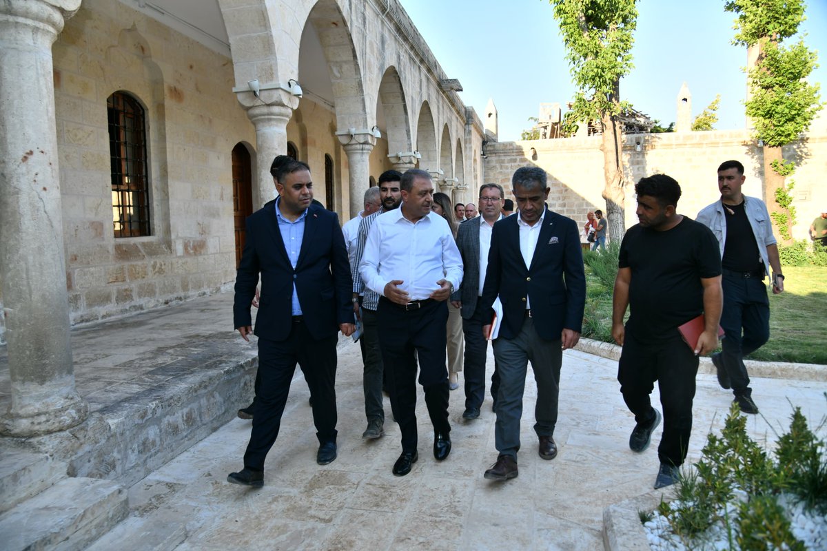 UrfaValiligi's tweet photo. Vali @hasansildak, Balıklıgöl ve Dergâh Platosunda yürütülen çalışmaları inceleyerek bilgi aldı. 

#Şanlıurfa 
#Balıklıgöl https://t.co/xdSNwLyO08