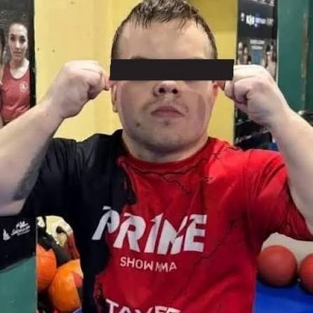 Venek__'s tweet photo. Maciej J., freakfighter znany z zawodów MMA jako "Big Jack", miał według krakowskiej prokuratury uczestniczyć w wyłudzaniu pieniędzy od starszych osób. Wpadł, gdy w śledztwie sypnął go inny oszust. - pisze wyborcza https://t.co/i1lHv4b0ri