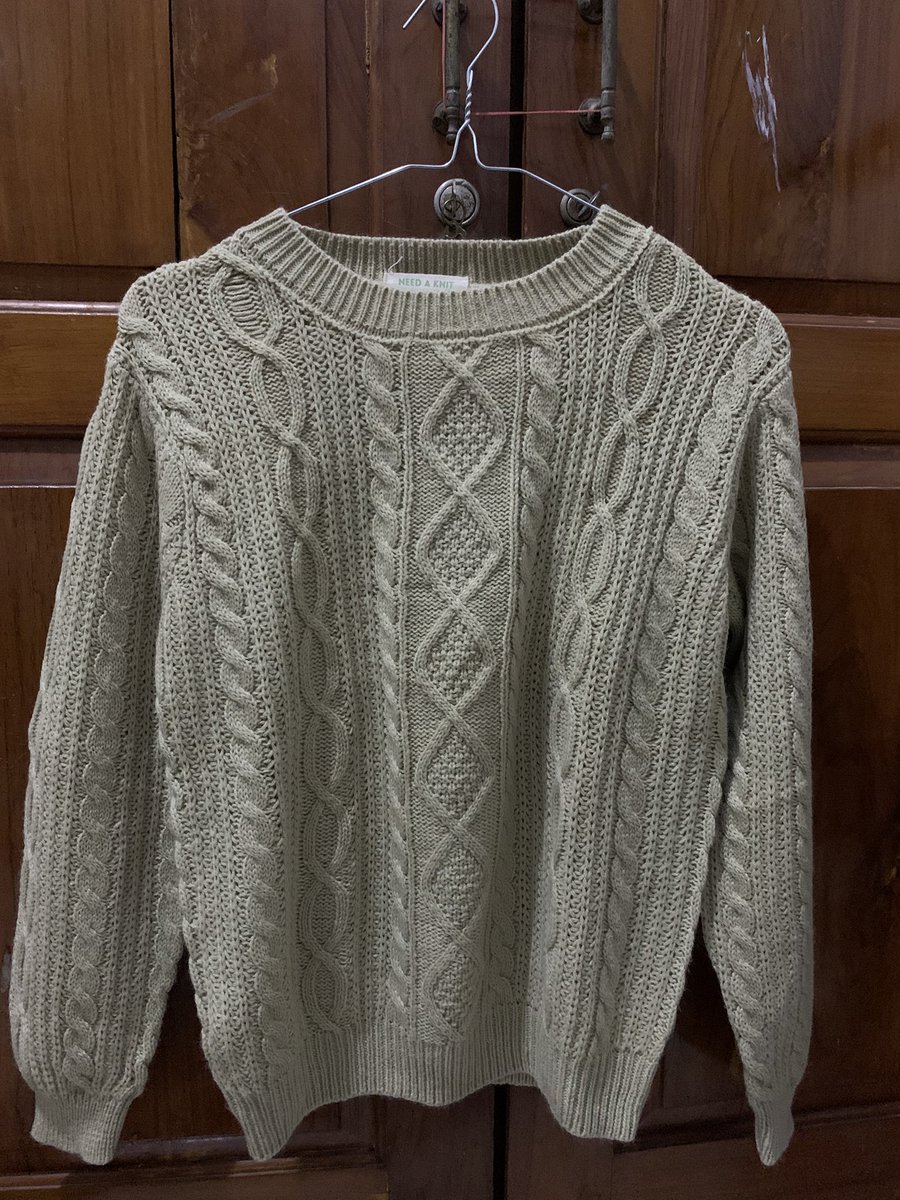 tarata810's tweet photo. 6. ATASAN NEED A KNIT baru dipake 1x aja ALL SIZE tebel guys. 
🏷️ 40k + 10k (oren) https://t.co/9WxWcN4juk